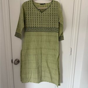 Indian / pakistani kurta.